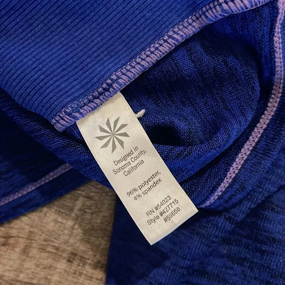 Athleta - HOODED BATWING AND ROBIN TOP - Size Medium - Blue Space Dye - Picture 10 of 10